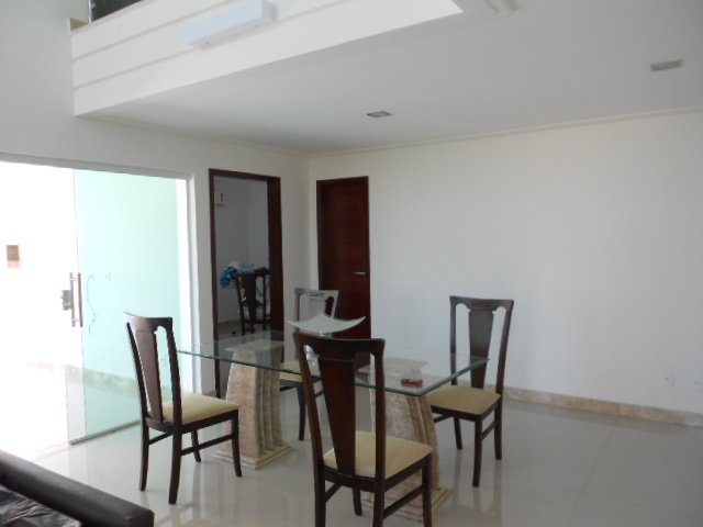 Casa à venda com 4 quartos, 240m² - Foto 5