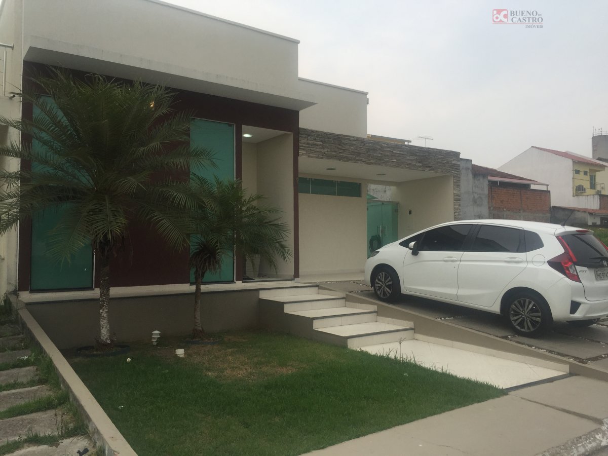 Casa à venda com 3 quartos, 250m² - Foto 1