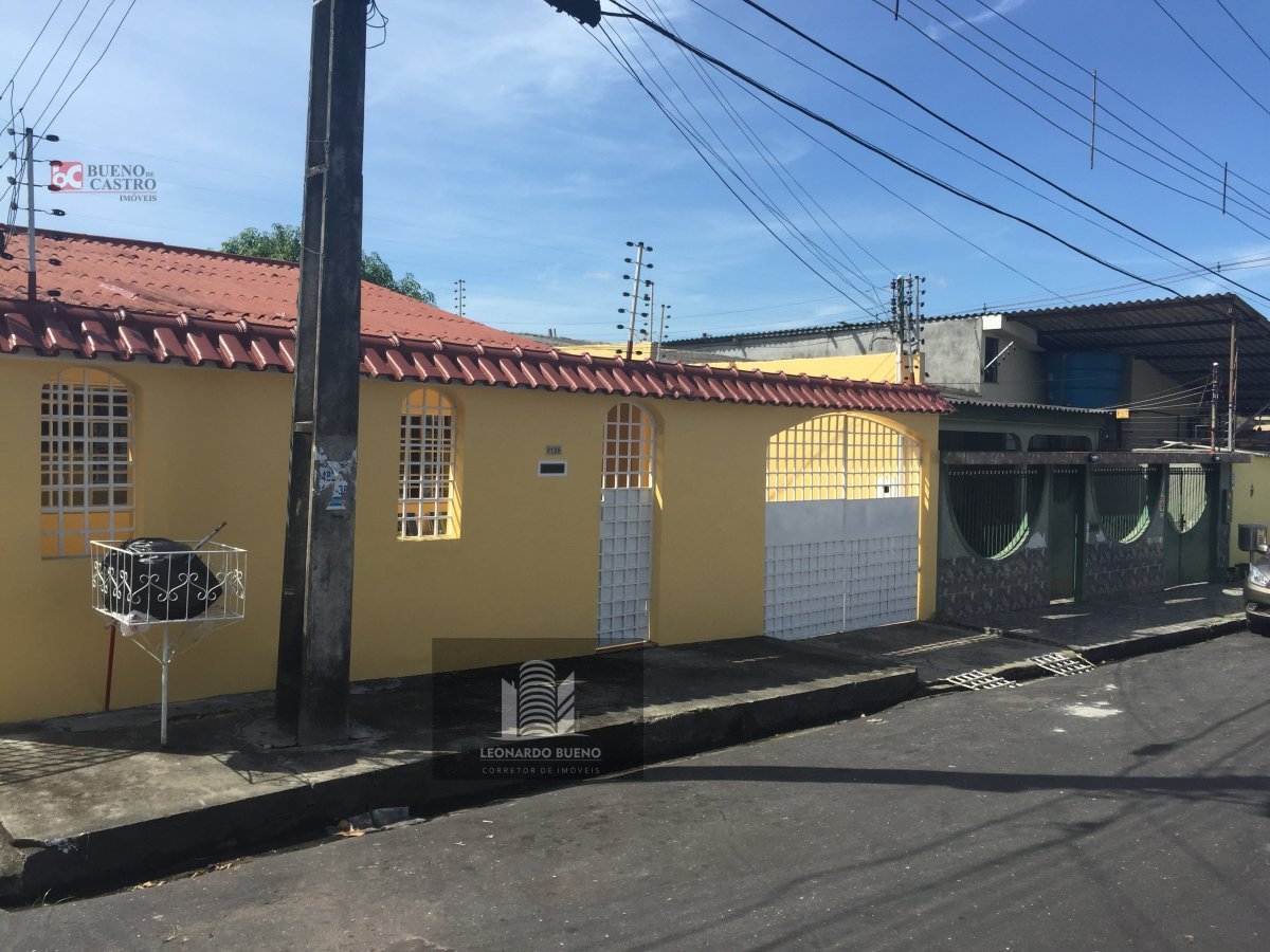 Casa à venda com 4 quartos, 300m² - Foto 1