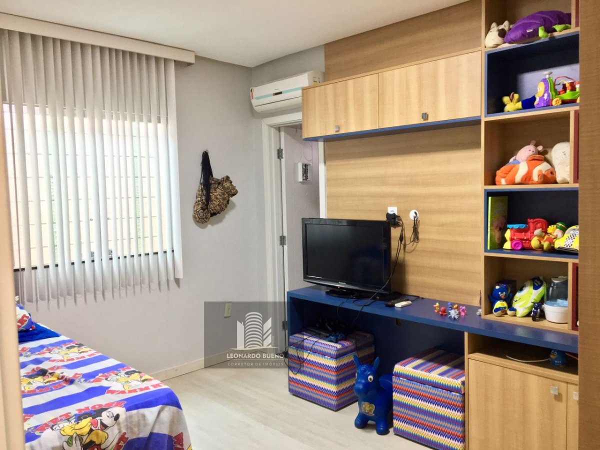 Casa à venda com 4 quartos, 450m² - Foto 4