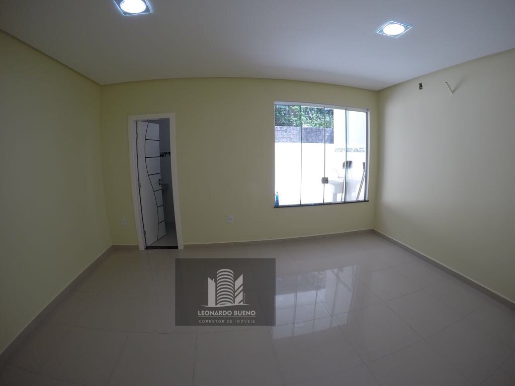 Casa à venda com 3 quartos, 275m² - Foto 2