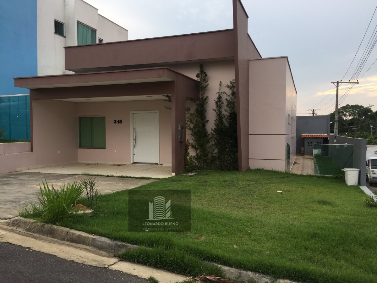 Casa à venda com 3 quartos, 275m² - Foto 1