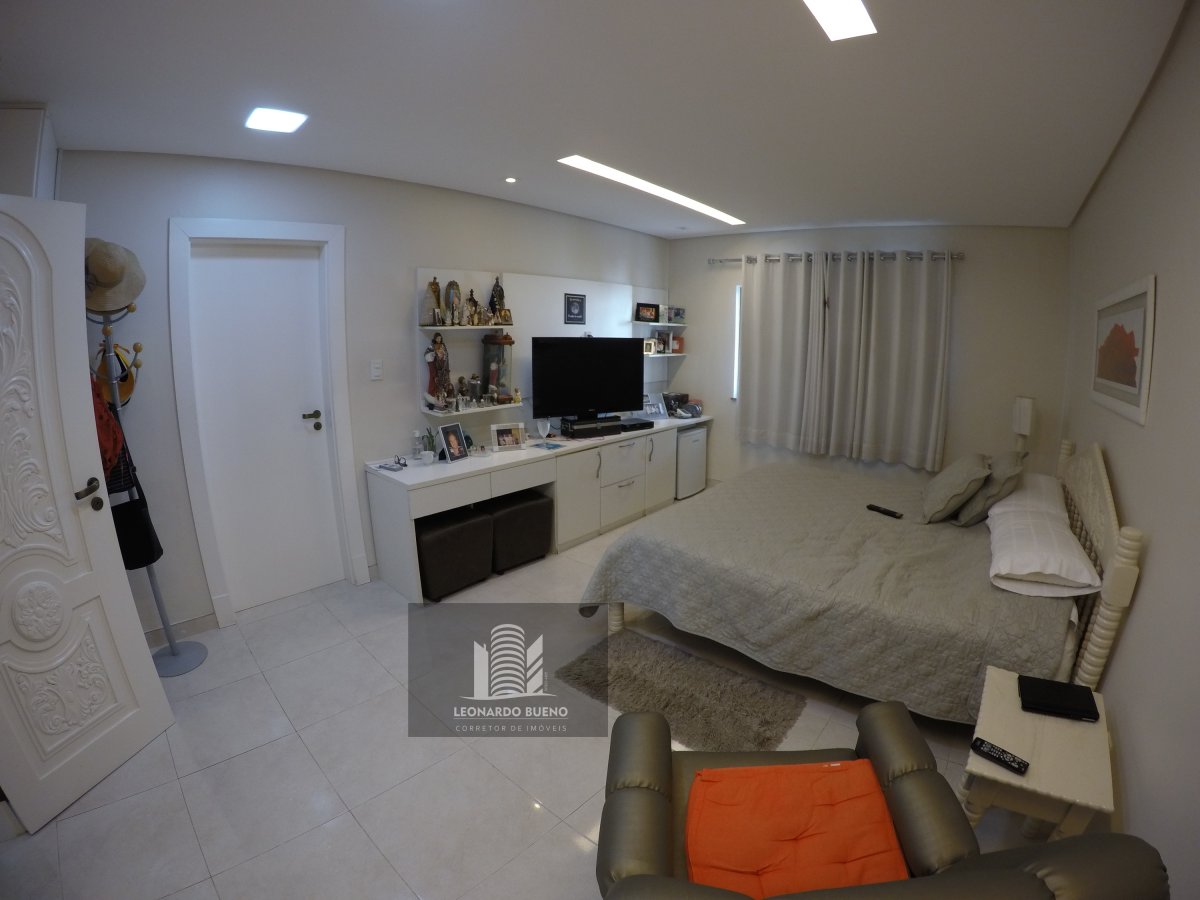 Casa à venda com 6 quartos, 1350m² - Foto 14