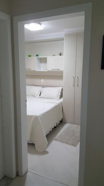 Apartamento à venda com 2 quartos, 70m² - Foto 2