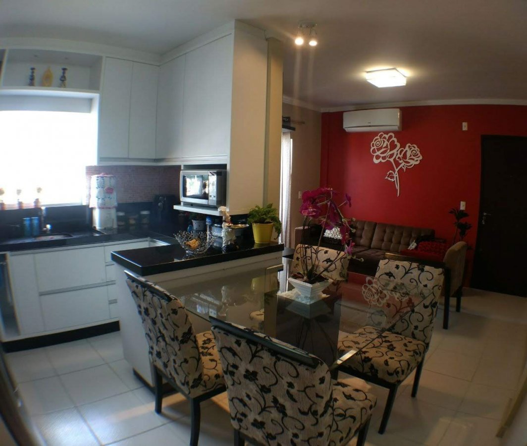 Apartamento com 2 Dormitórios à venda, 63 m² por R$ 195.000,00