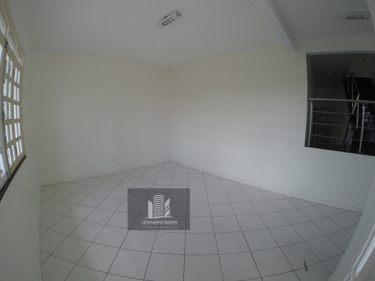 Casa para alugar com 4 quartos, 375m² - Foto 2