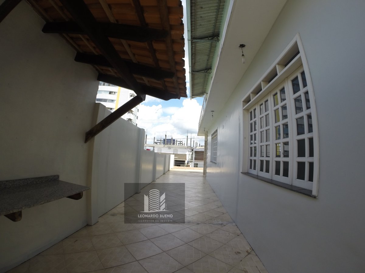 Casa para alugar com 4 quartos, 375m² - Foto 11