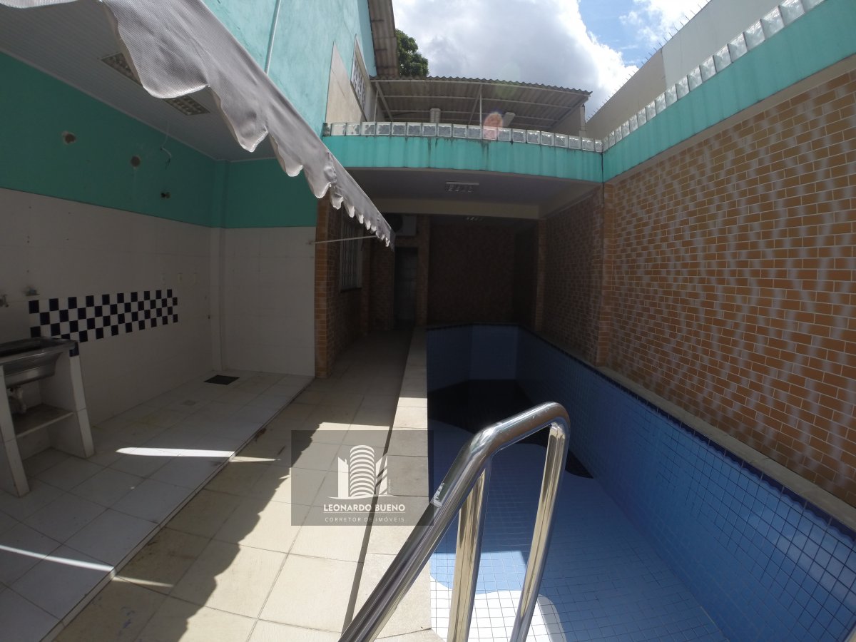 Casa para alugar com 4 quartos, 375m² - Foto 14