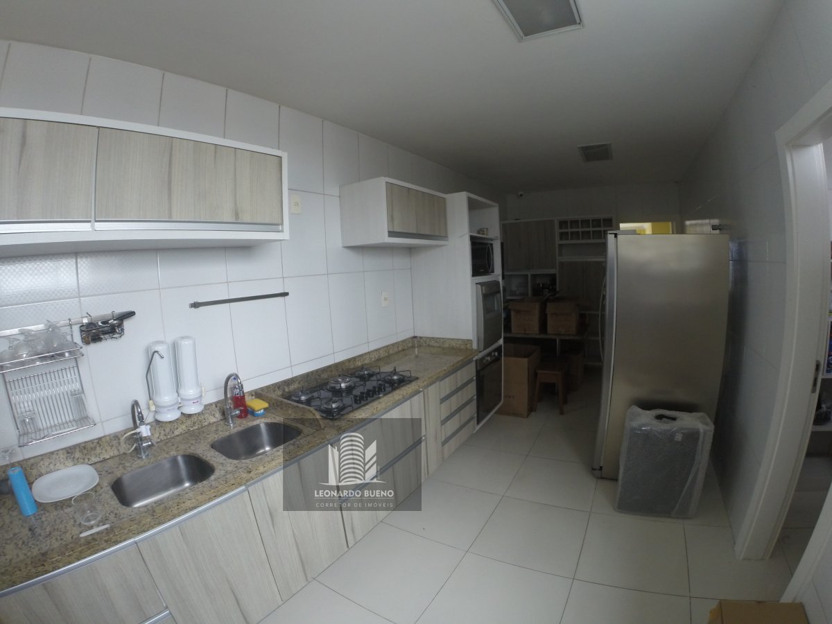 Apartamento para alugar com 4 quartos, 240m² - Foto 8