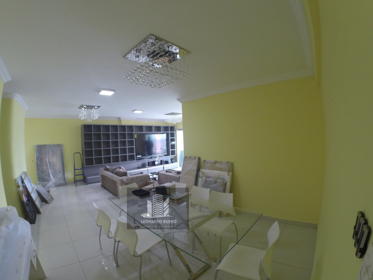 Apartamento para alugar com 4 quartos, 240m² - Foto 2