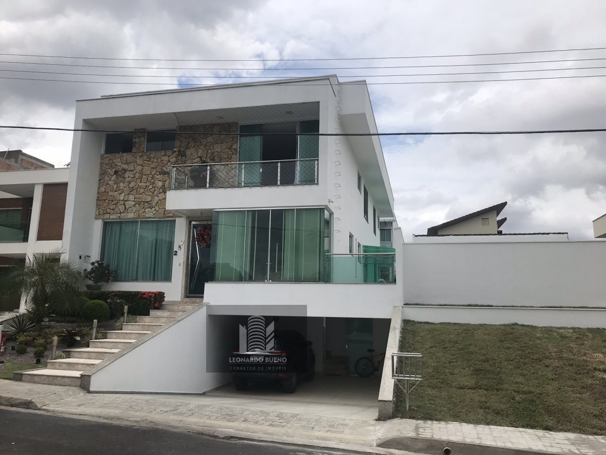 Casa à venda com 4 quartos, 370m² - Foto 1