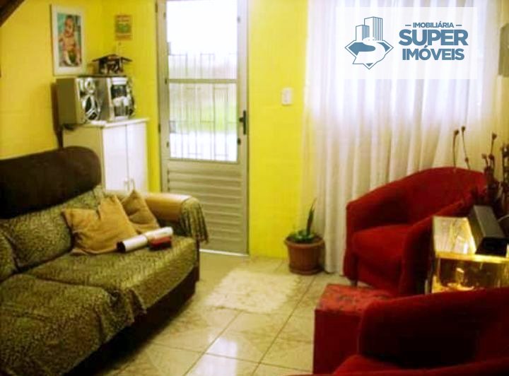 Casa a Venda no bairro Areal em Pelotas - RS. 1 banheiro, 2 dormitórios, 1 vaga na garagem, 1 cozinha,  área de serviço,  sala de estar,  sala de jant