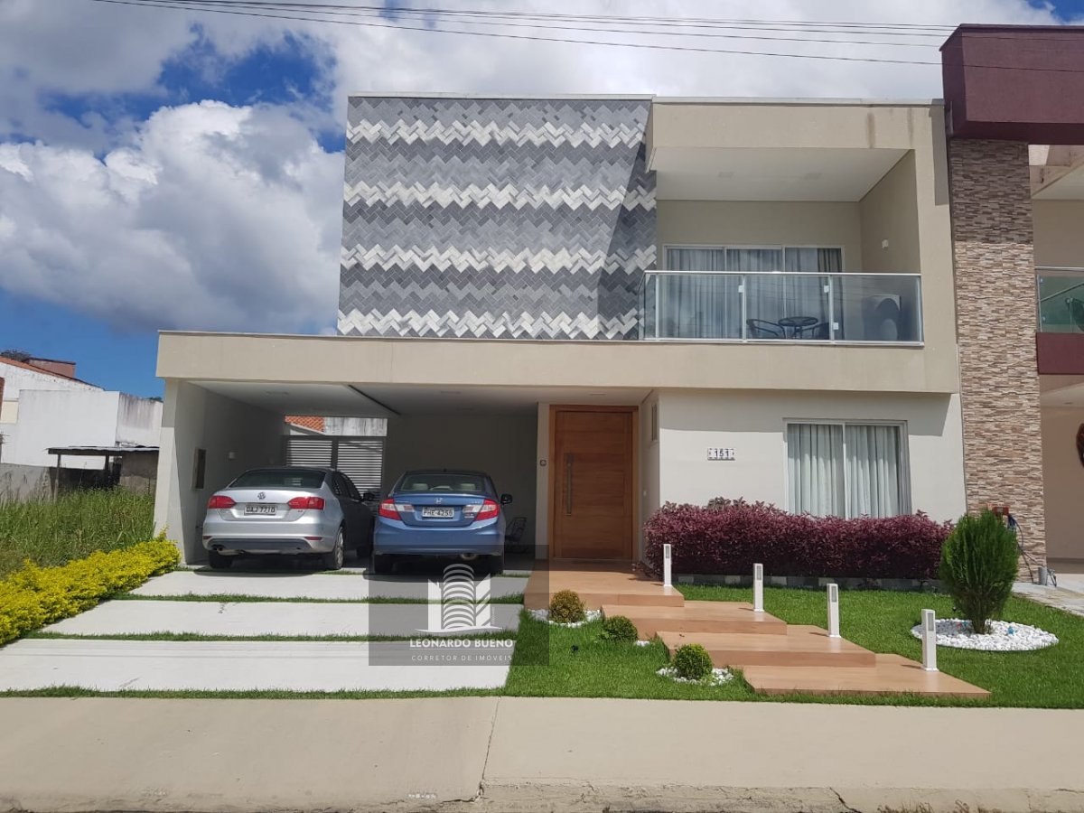 Casa à venda com 3 quartos, 300m² - Foto 1