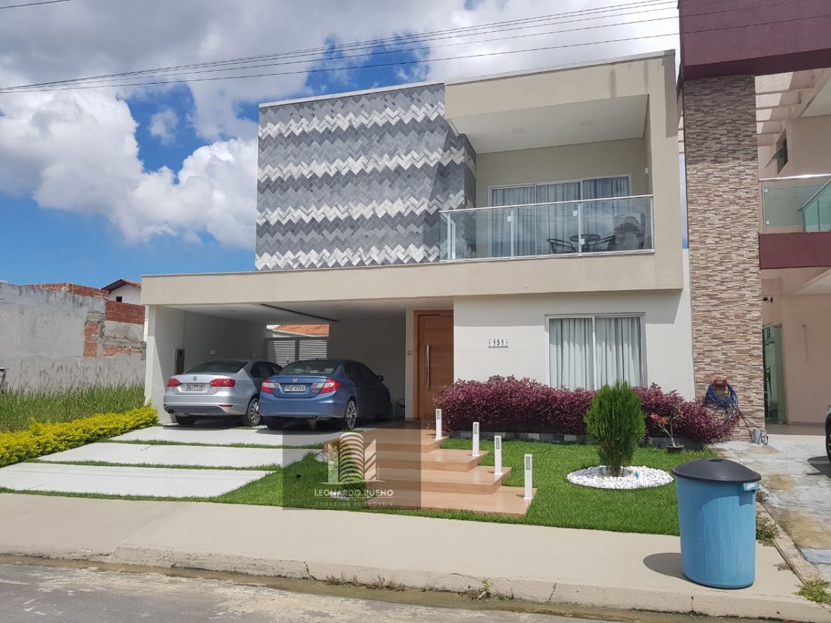 Casa à venda com 3 quartos, 300m² - Foto 2