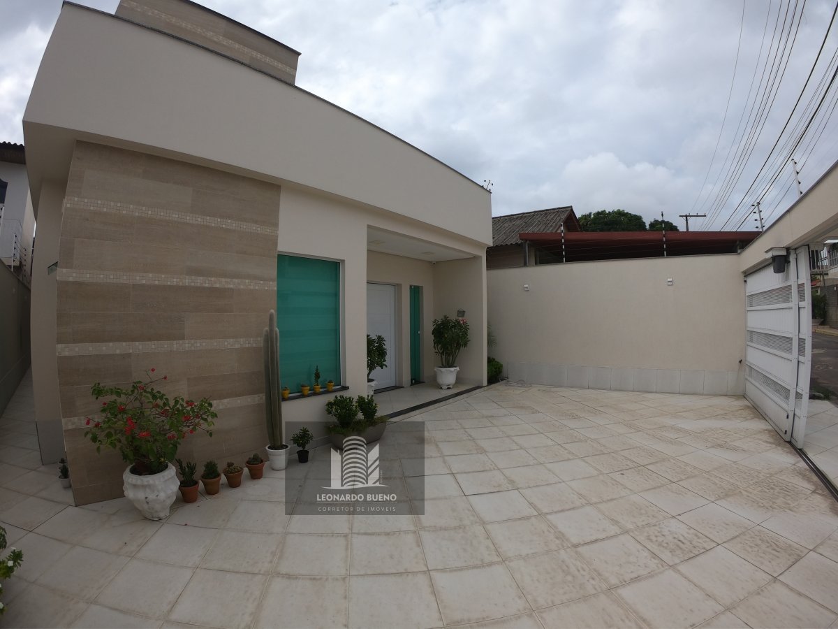 Casa à venda com 3 quartos, 300m² - Foto 1