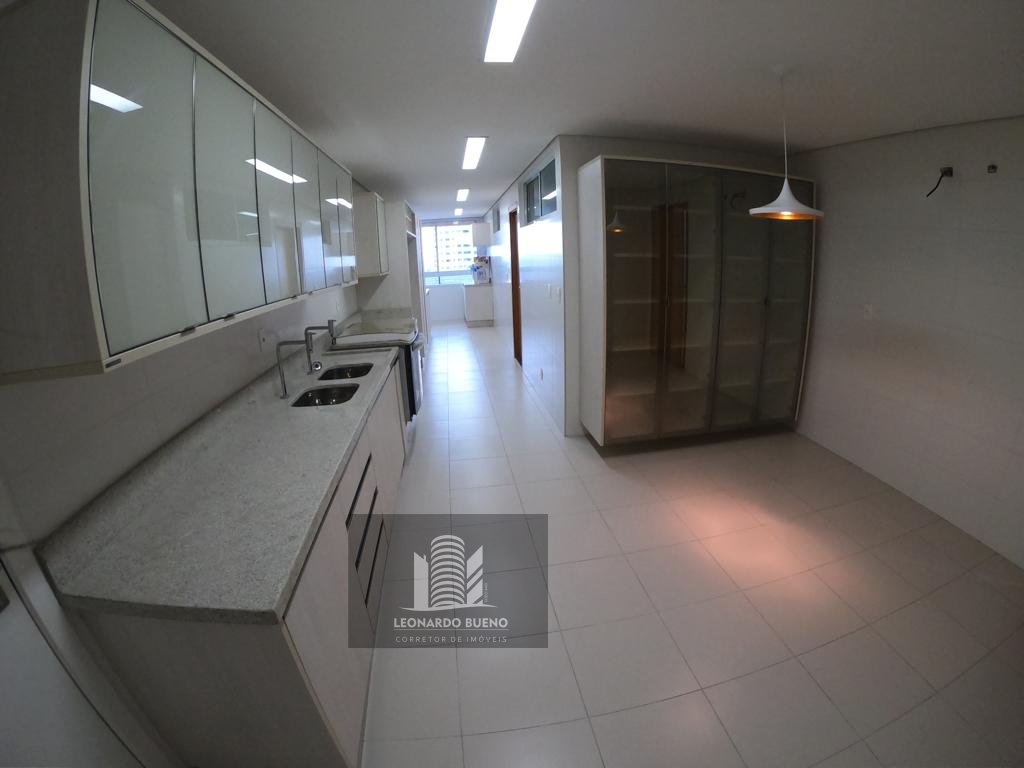 Apartamento para alugar com 4 quartos, 240m² - Foto 7