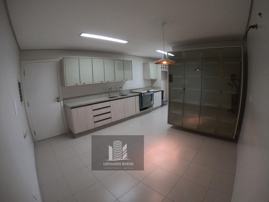 Apartamento para alugar com 4 quartos, 240m² - Foto 16