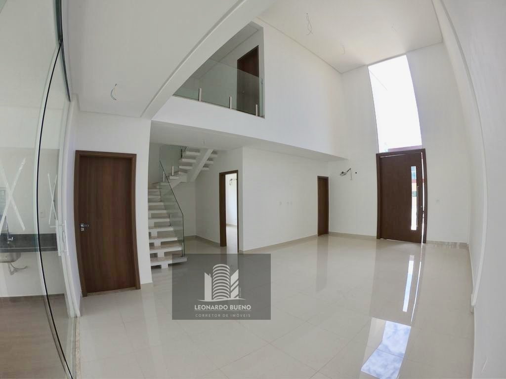 Casa à venda com 4 quartos, 300m² - Foto 2