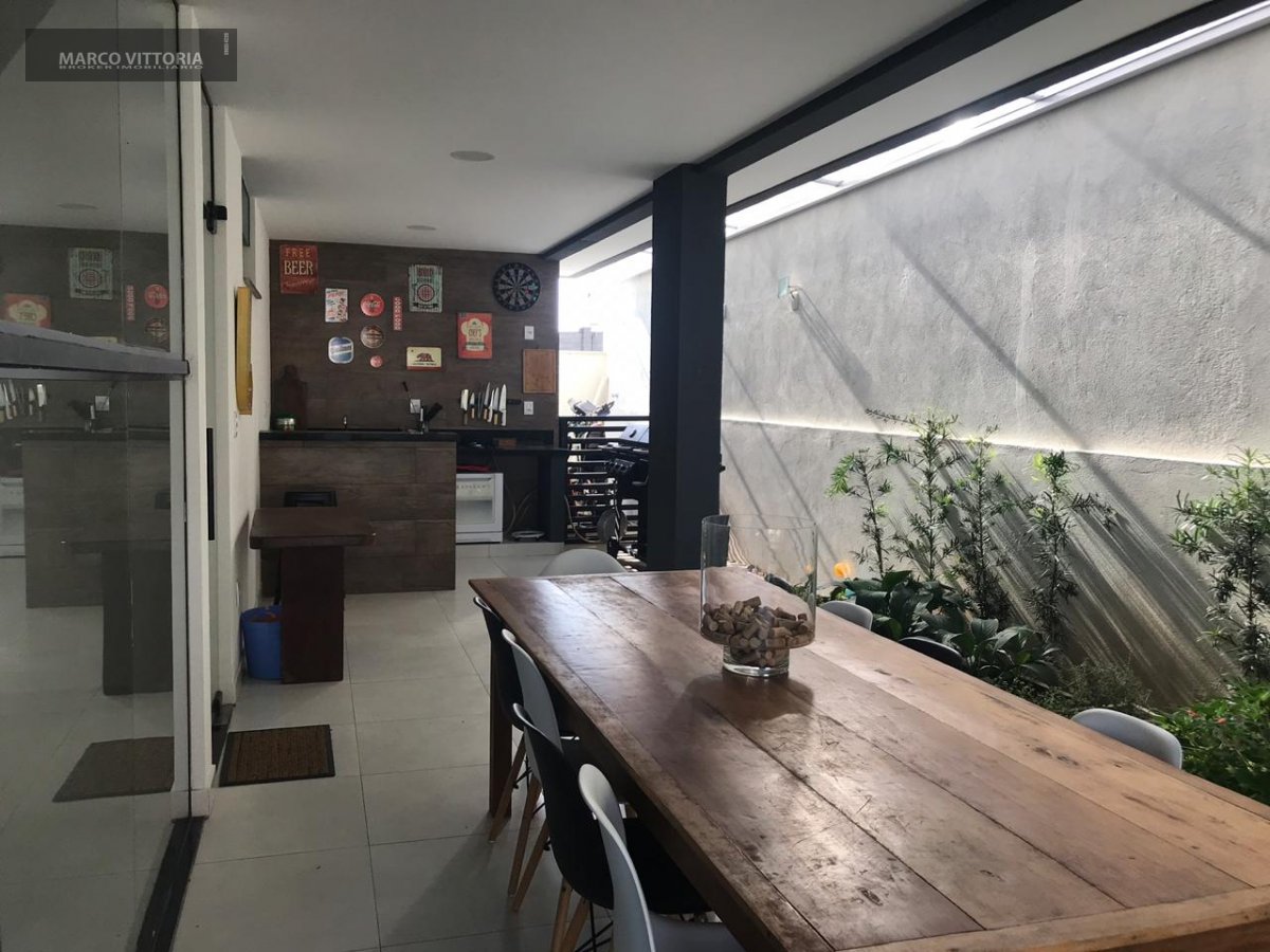 Casa de Condomínio à venda com 4 quartos, 232m² - Foto 2