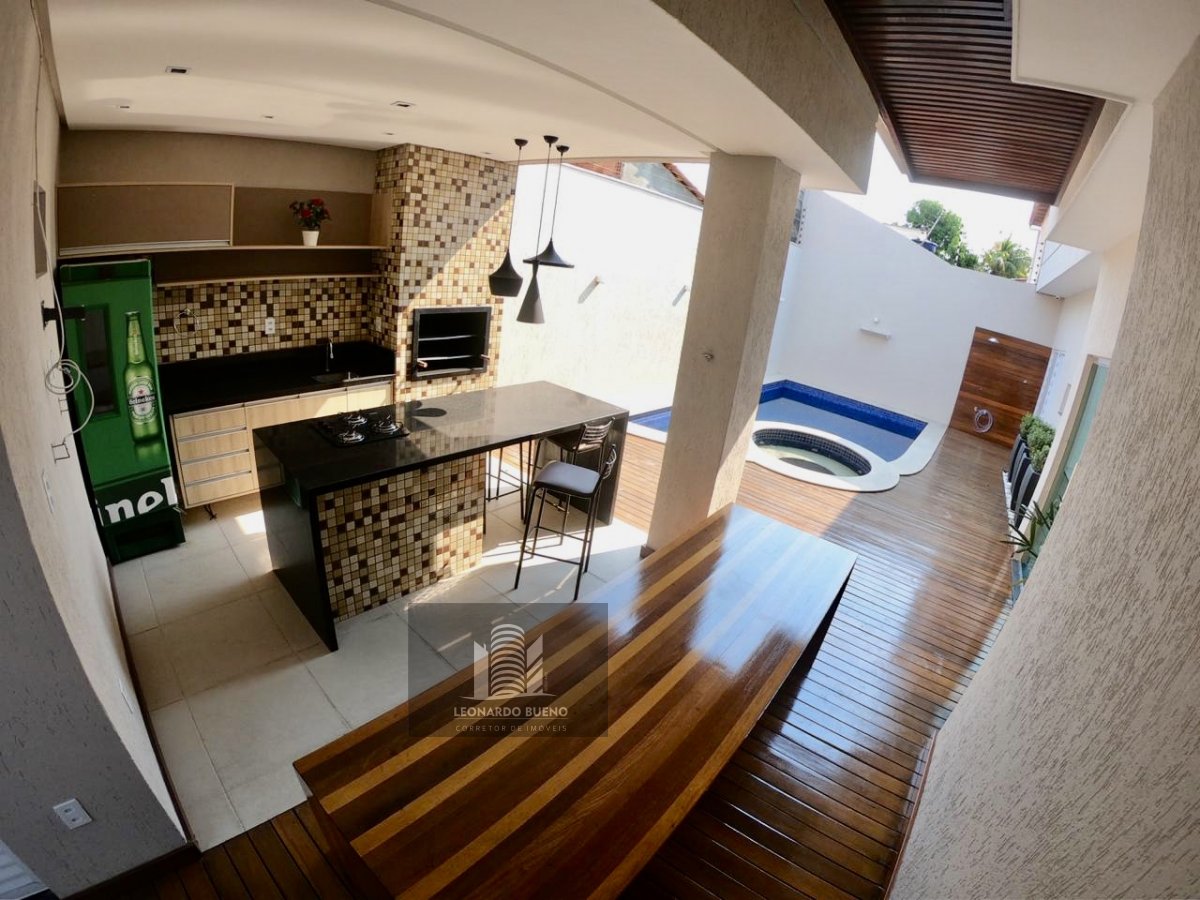 Casa à venda com 3 quartos, 300m² - Foto 1