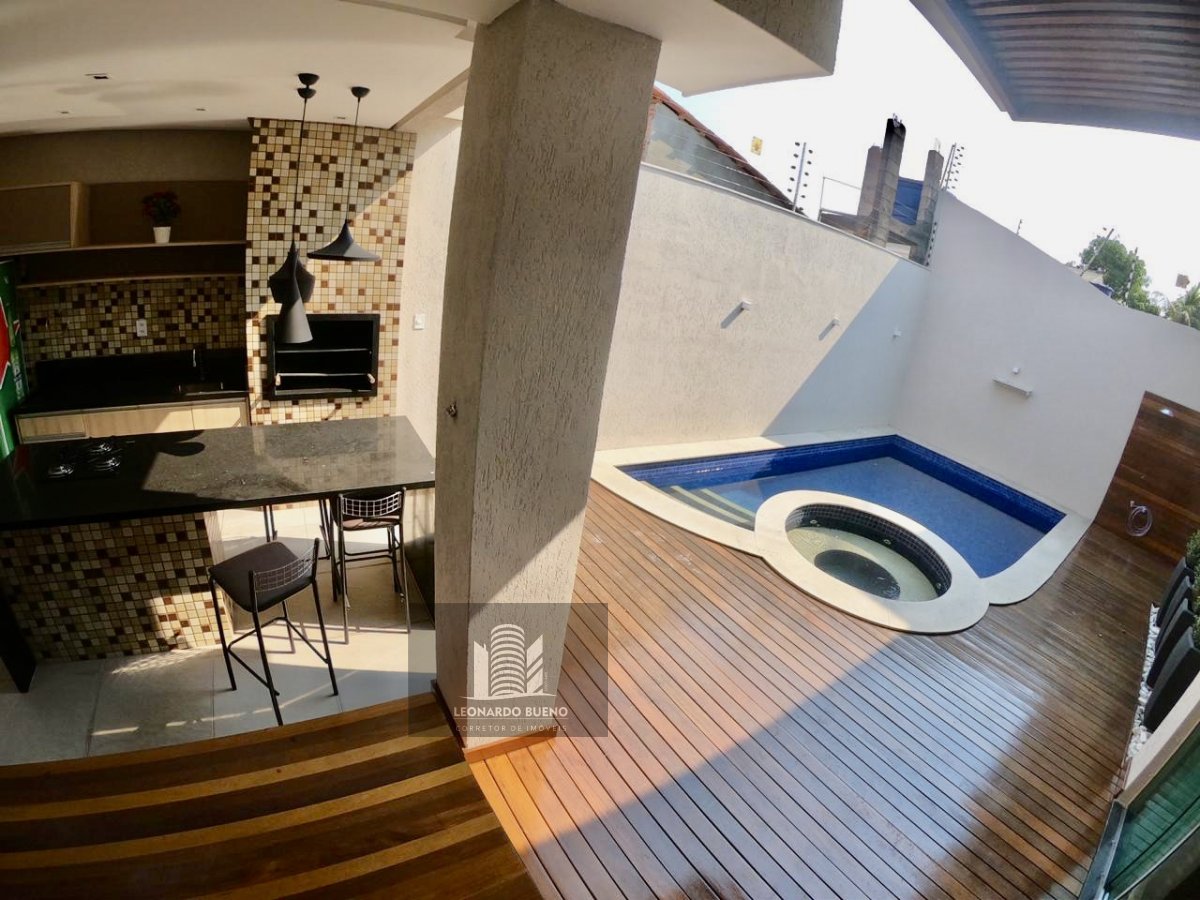 Casa à venda com 3 quartos, 300m² - Foto 2