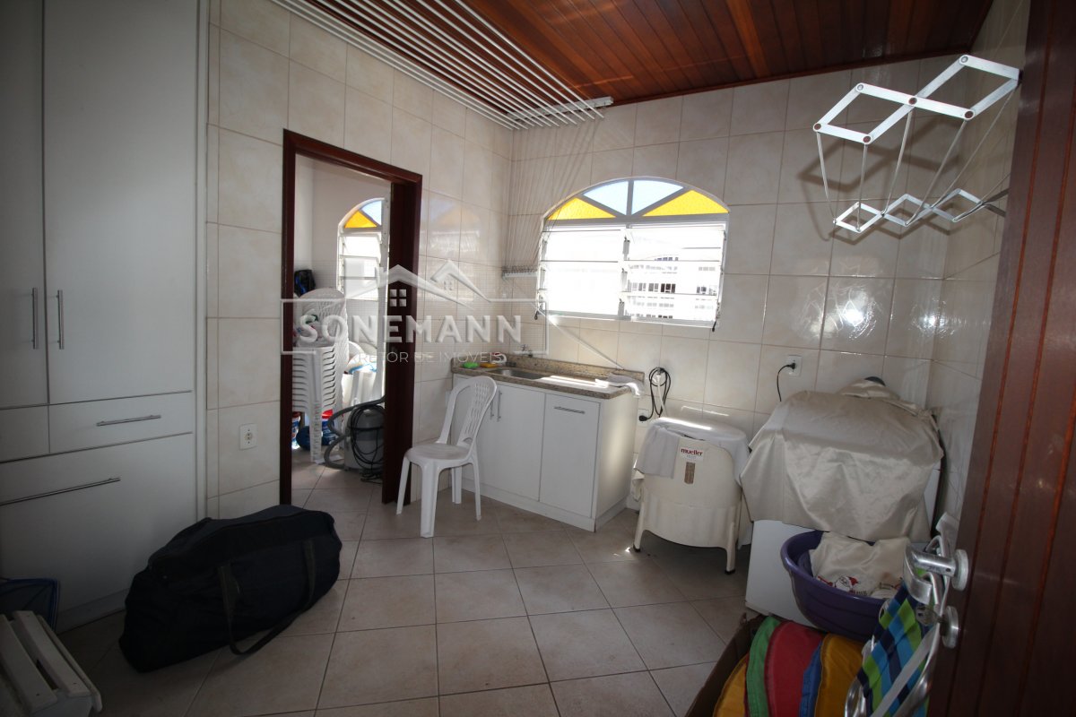 Casa à venda com 3 quartos, 211m² - Foto 18