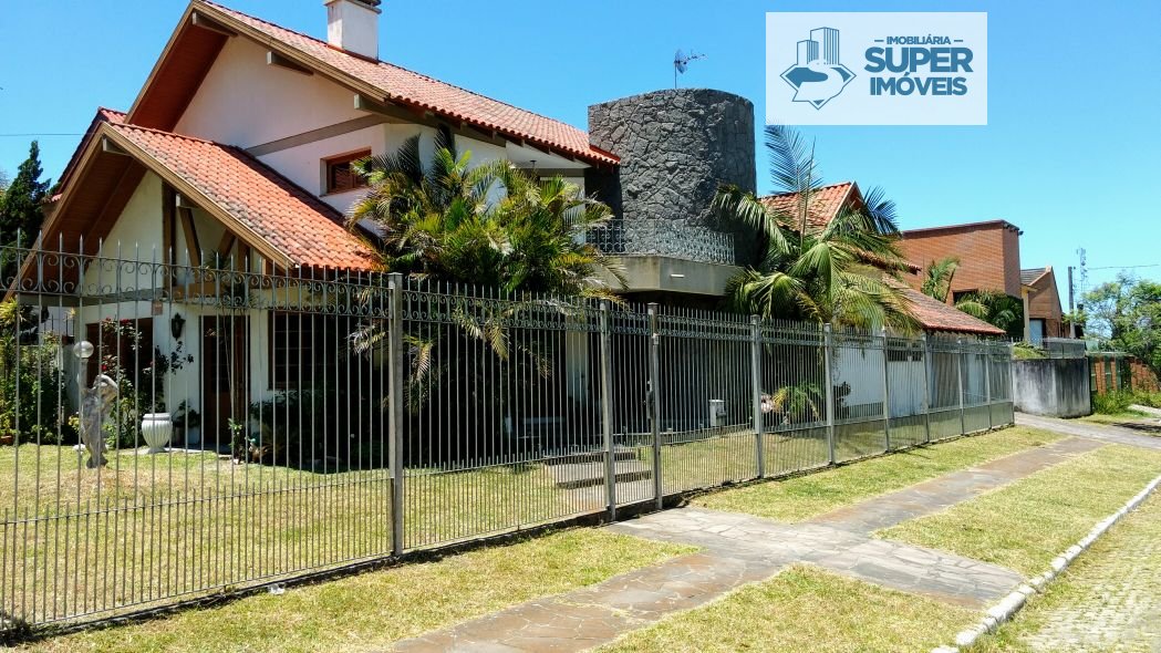 Casa a Venda no bairro Areal em Pelotas - RS. 2 banheiros, 3 dormitórios, 1 suíte, 2 vagas na garagem, 1 cozinha,  área de serviço,  lavabo,  sala de 