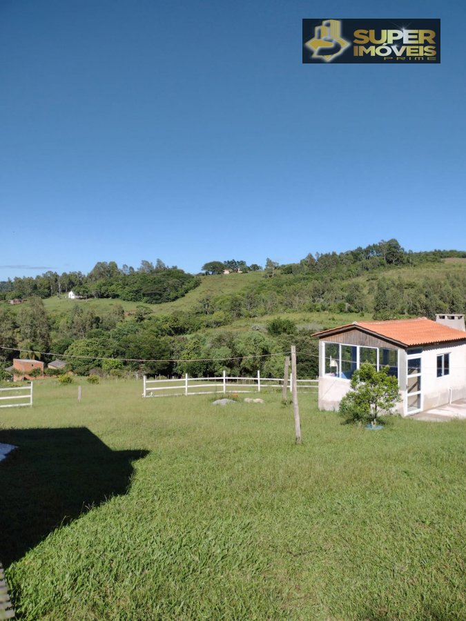 Chácara a Venda no bairro Cascata em Pelotas - RS. 1 banheiro, 1 dormitório, 1 cozinha,  sala de estar,  sala de jantar.  - 2362