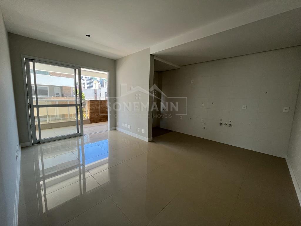 Apartamento à venda com 2 quartos, 77m² - Foto 2