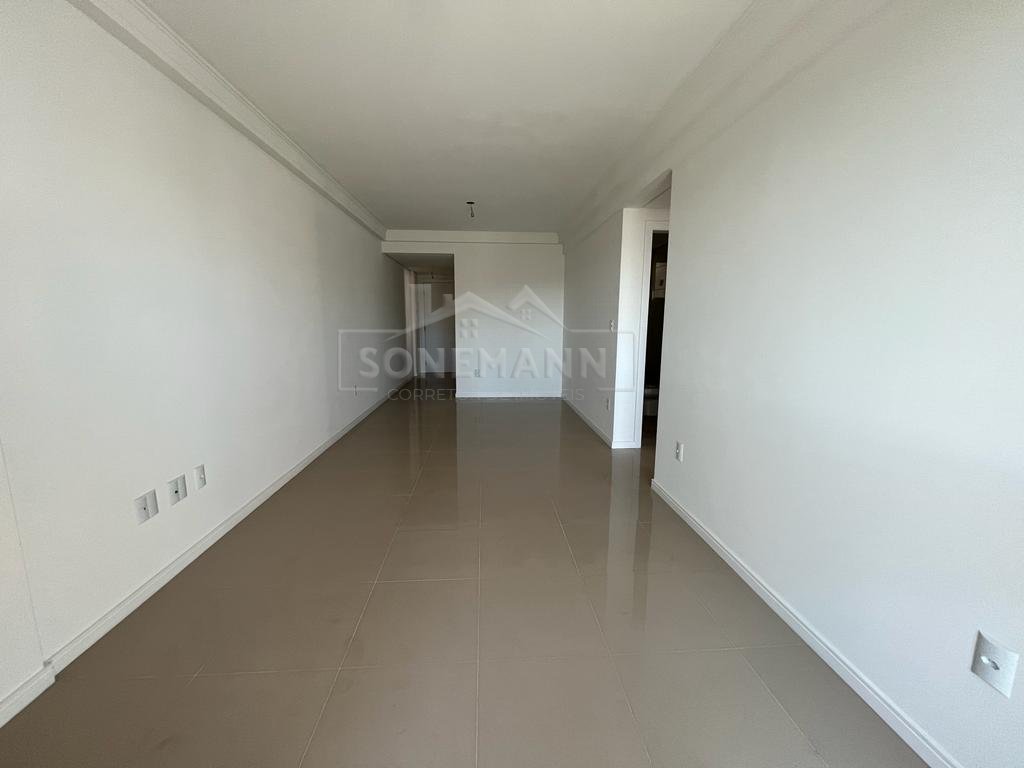 Apartamento à venda com 3 quartos, 93m² - Foto 2