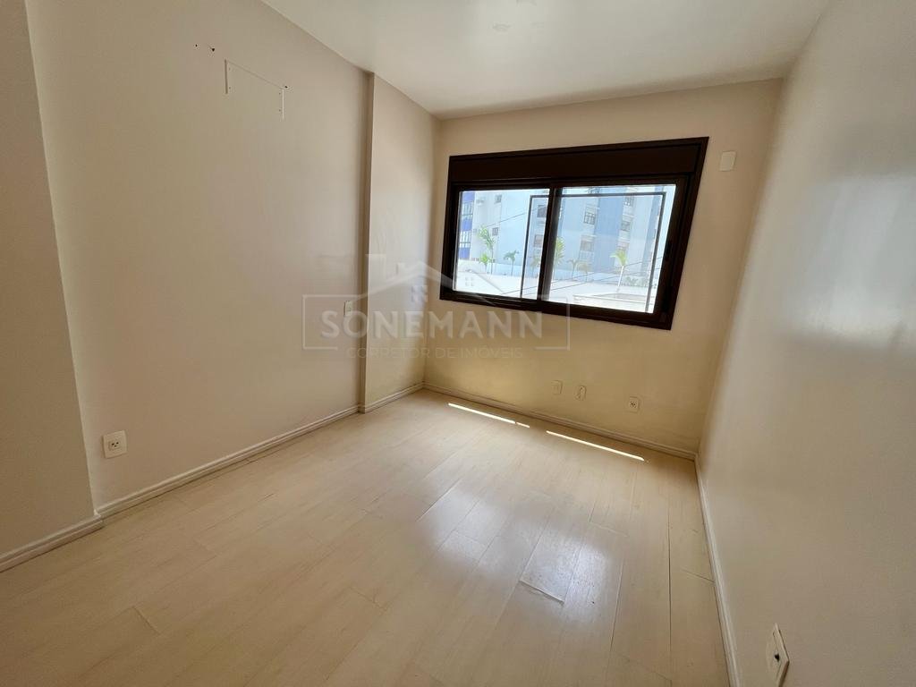 Apartamento à venda com 3 quartos, 121m² - Foto 18