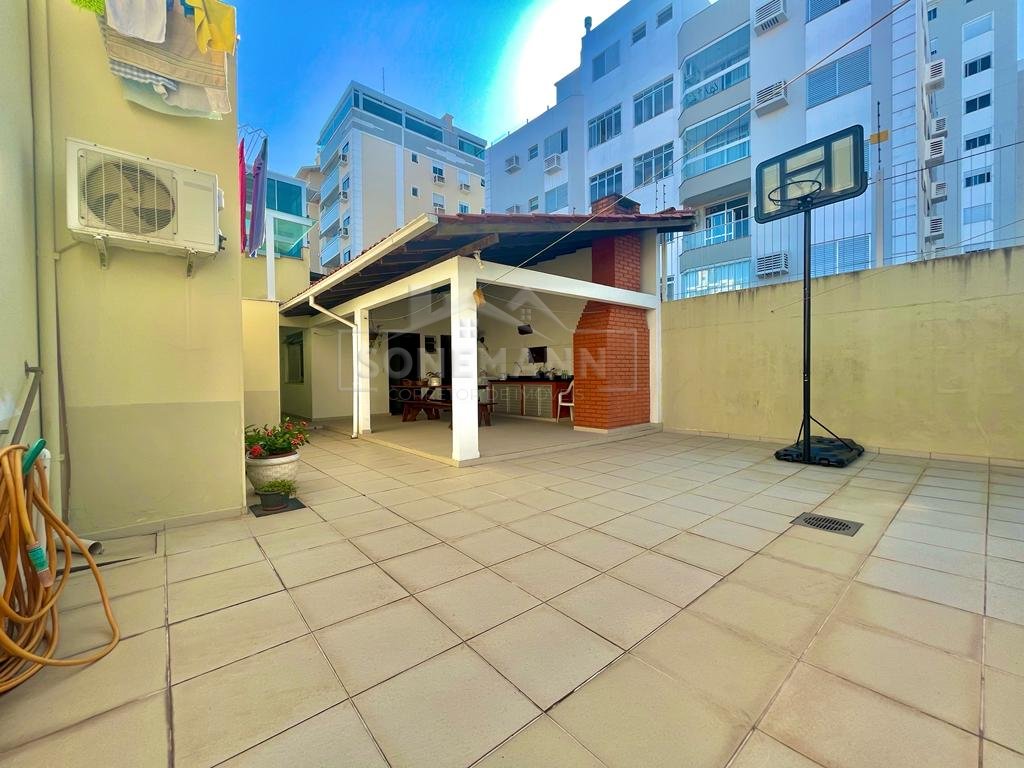 Casa à venda com 3 quartos, 317m² - Foto 5