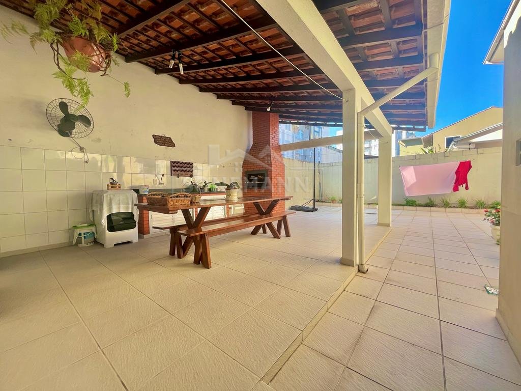 Casa à venda com 3 quartos, 317m² - Foto 7