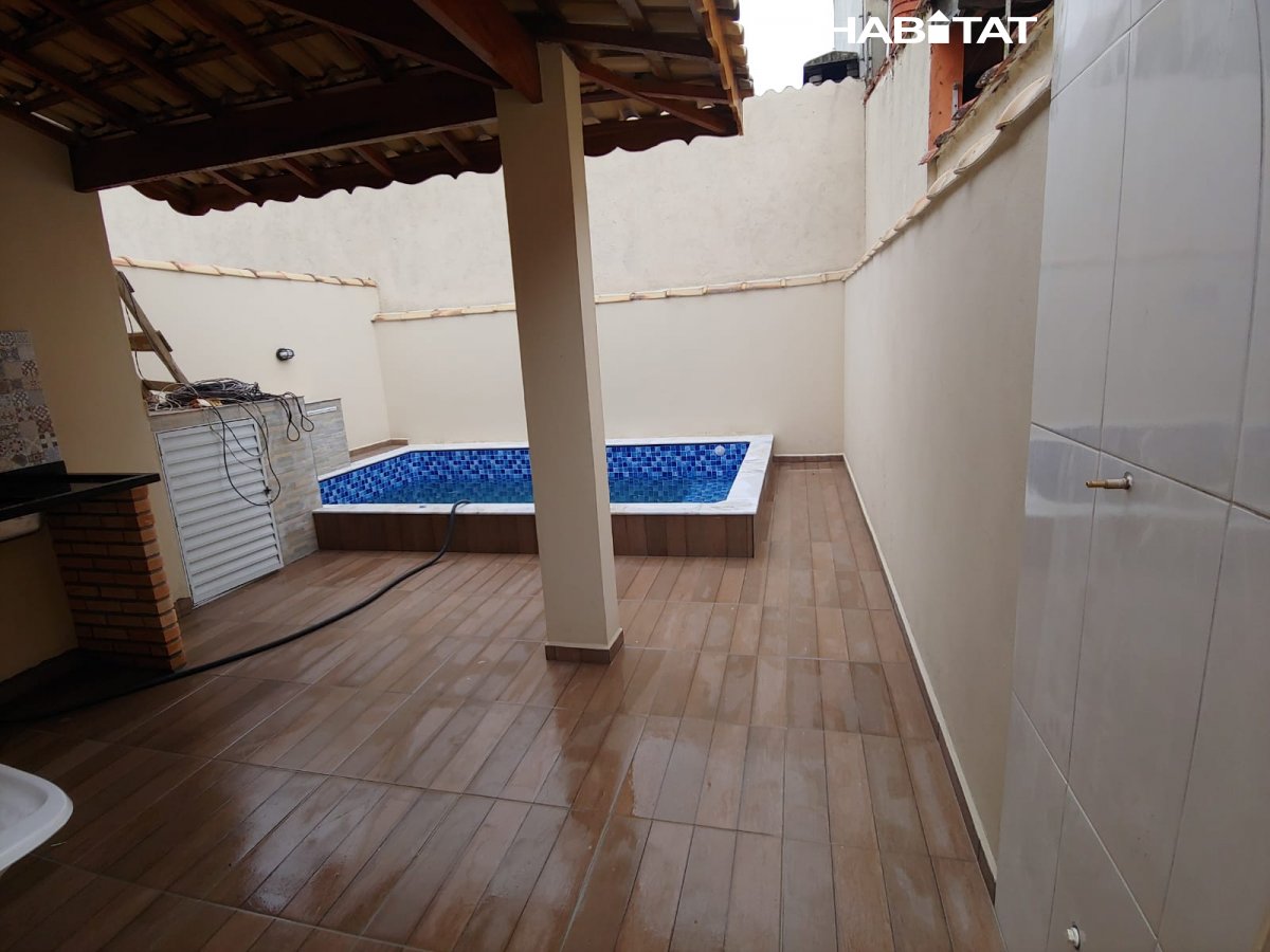 Casa à venda com 2 quartos, 150m² - Foto 1