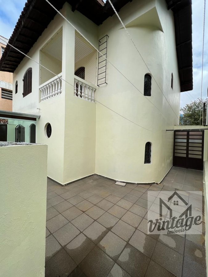 Sobrado à venda com 3 quartos, 205m² - Foto 1