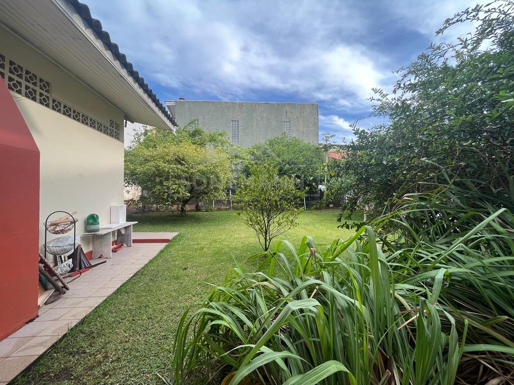 Casa à venda com 5 quartos, 212m² - Foto 5