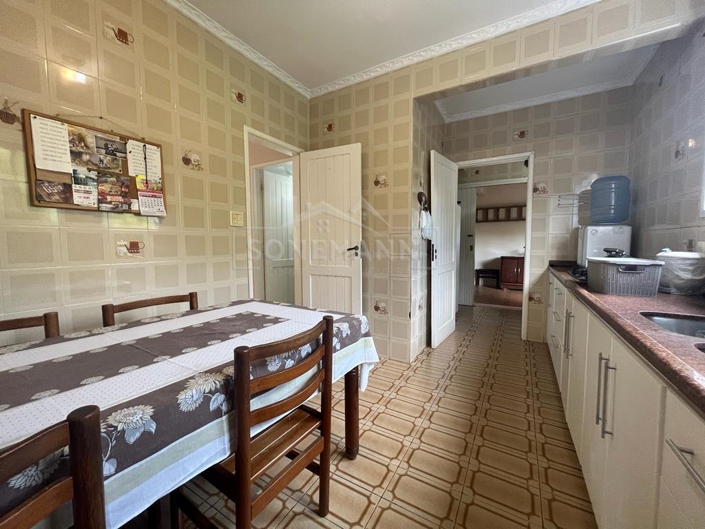 Casa à venda com 5 quartos, 212m² - Foto 12