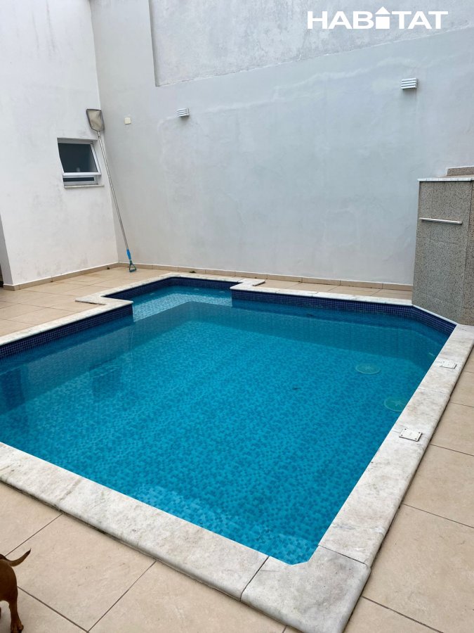 Casa à venda com 3 quartos, 250m² - Foto 1