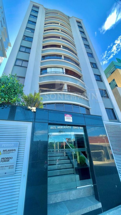 Apartamento à venda com 3 quartos, 142m² - Foto 1