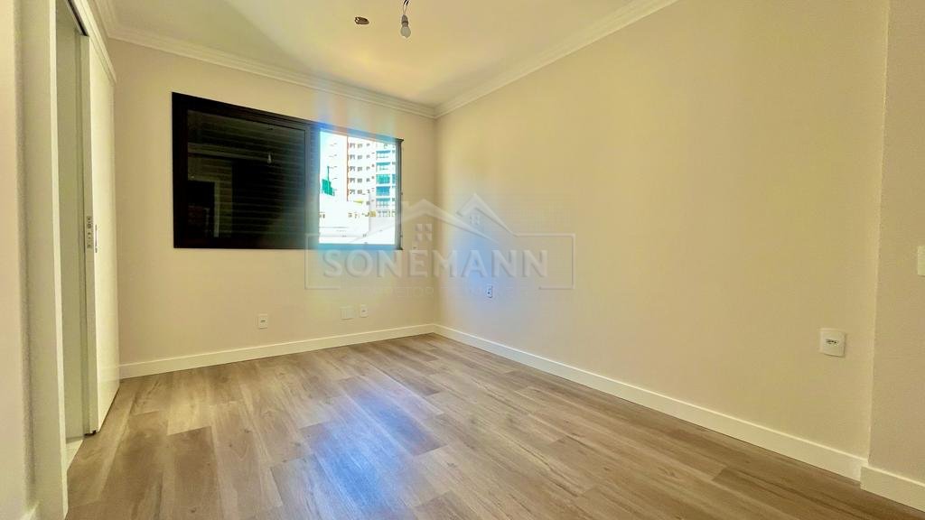 Apartamento à venda com 3 quartos, 110m² - Foto 13