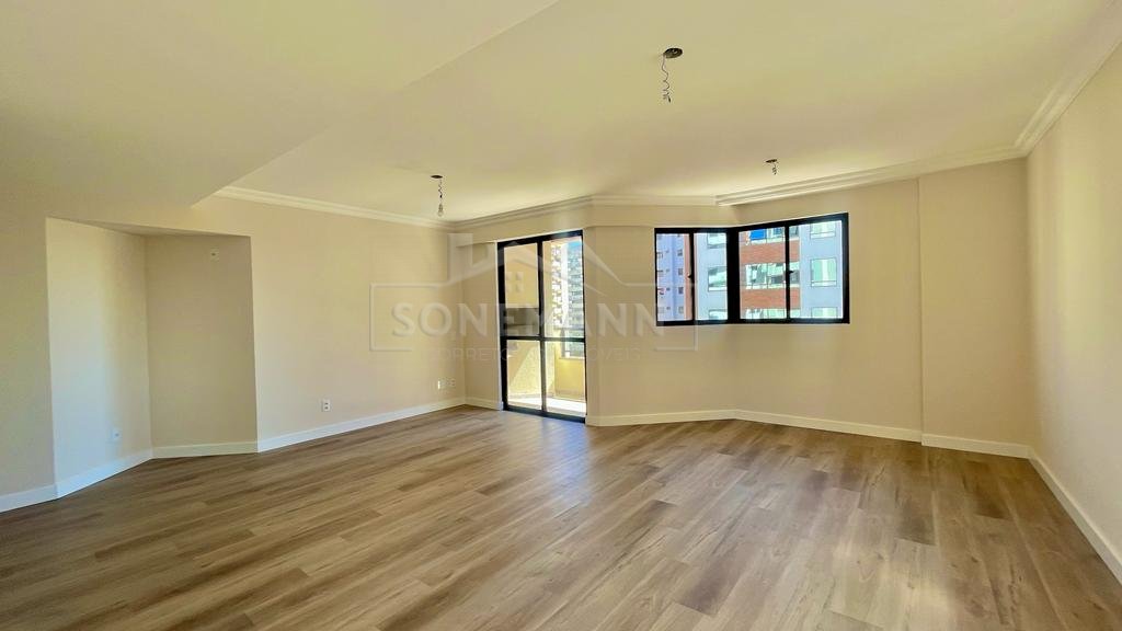 Apartamento à venda com 3 quartos, 110m² - Foto 3