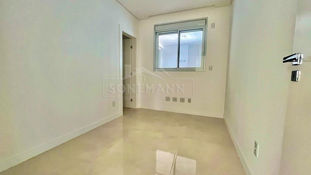 Apartamento à venda com 4 quartos, 150m² - Foto 7