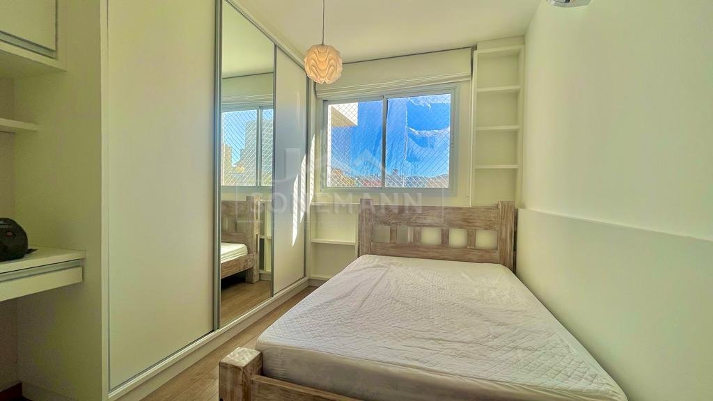 Apartamento à venda com 2 quartos, 75m² - Foto 18